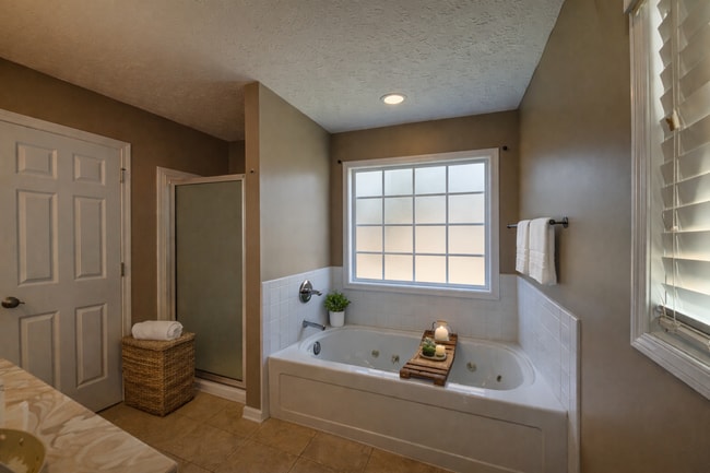 Building Photo - $250 OFF Move-In Rents Special!