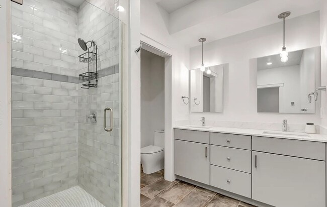 Building Photo - Beautiful Modern Condo in Rattlesnake