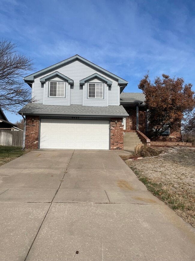 Primary Photo - Home in Belaire 4 Bedroom 2.5 Bath