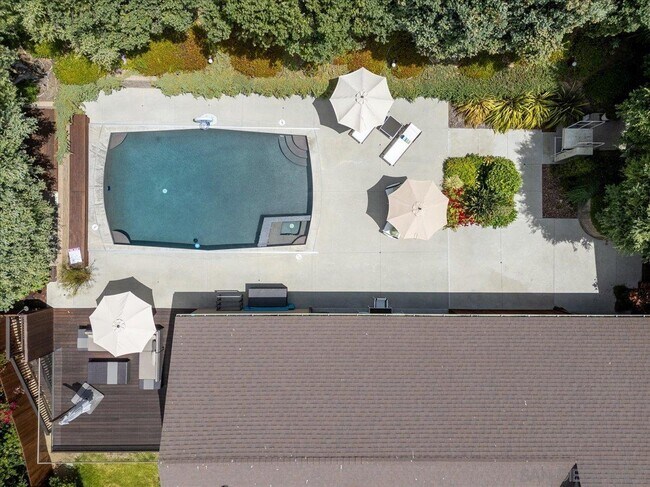 Building Photo - 8496 Westway Dr