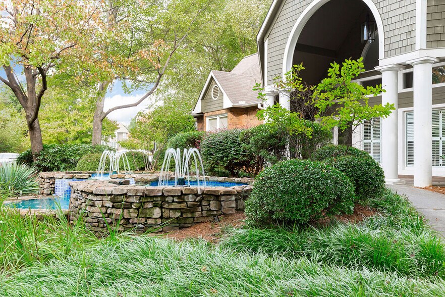 Building Photo - 133 McGill Park Ave NE