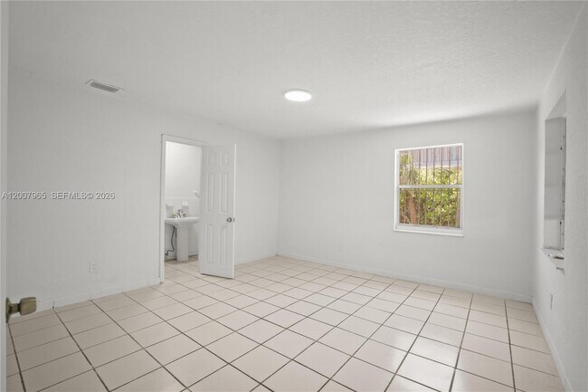 Building Photo - 3720 NW 20th Ct