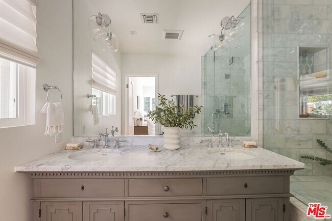 Building Photo - 11349 Canton Dr