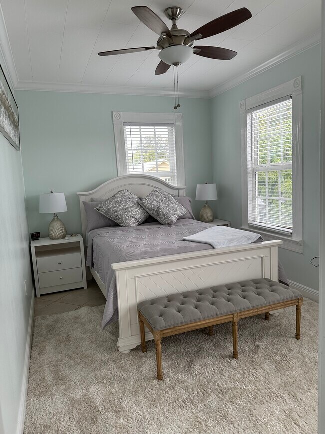 Queen Bedroom - 1301 United St