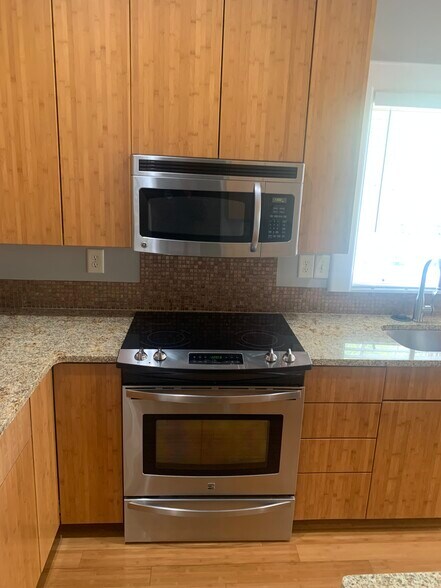 Building Photo - 350 Mohawk Dr