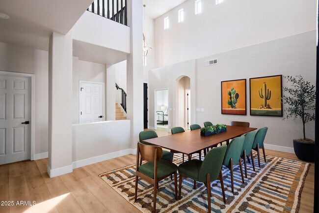 Building Photo - 3202 E Orange Dr