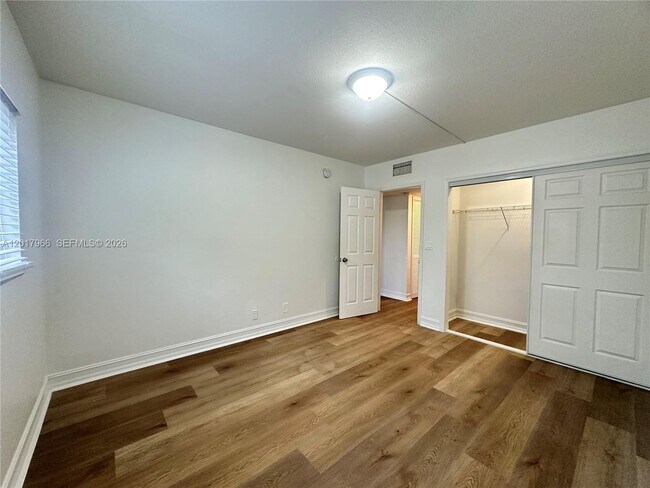 Building Photo - 1400 NE 56th St