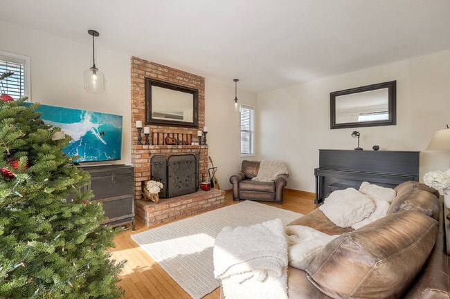 Building Photo - "Charming Coastal Retreat: 3-Bedroom Sanctuary on Agate Street, San Diego"