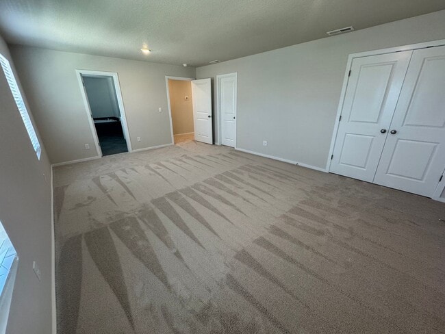 Building Photo - 5 bedroom House in Northeast Salem!