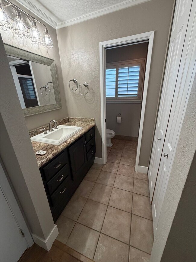Building Photo - 3 Bedroom | 2 Bathroom | Single-Family Home in Sacramento