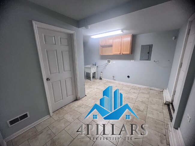 Building Photo - 403 Kenwood St