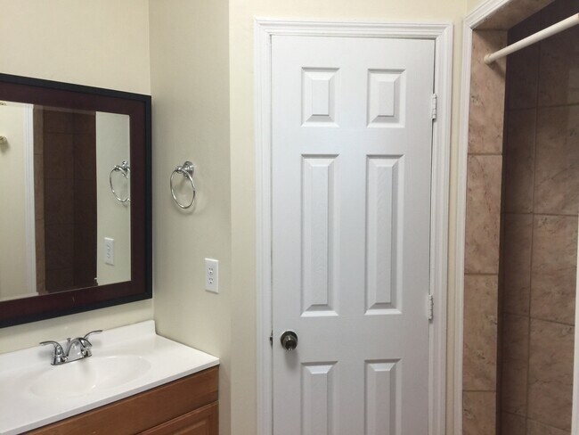 Building Photo - Home for rent in Avondale