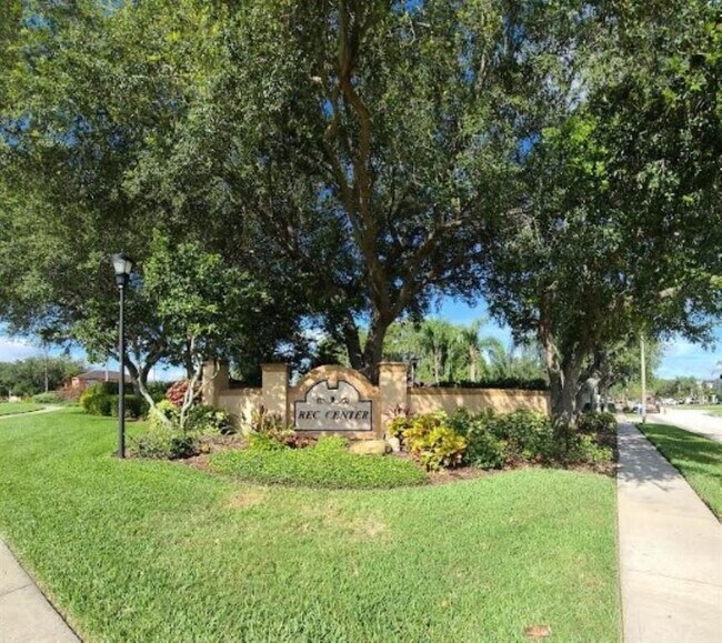 Building Photo - 1501 Rincon Dr