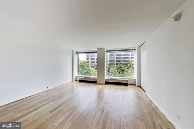 Building Photo - 1101 3rd St SW
