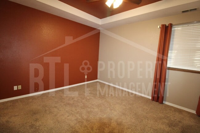 Building Photo - Charming 2 bedroom condo in Cozy Cove