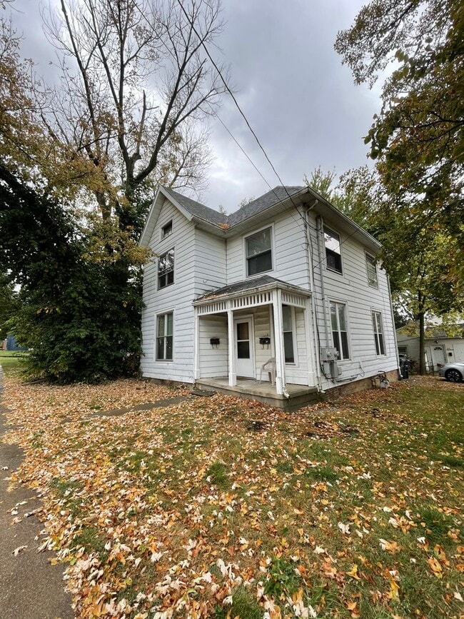 Building Photo - 504 S 4th St