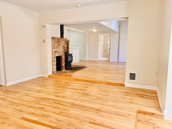 Building Photo - Must See Stunning Updated 3BR/2BA Home Available Now!