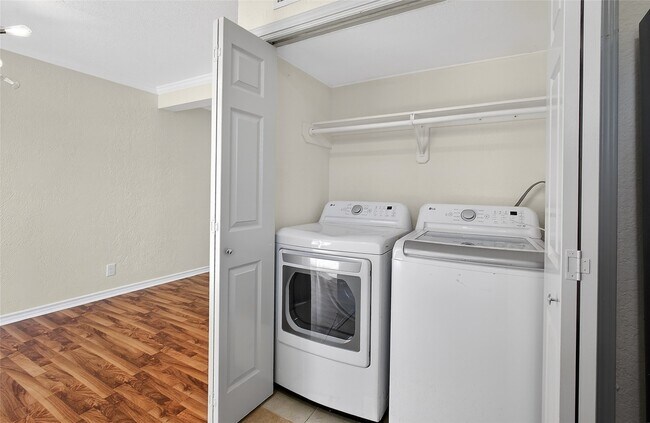 Building Photo - 1221 Cedar Post Ln