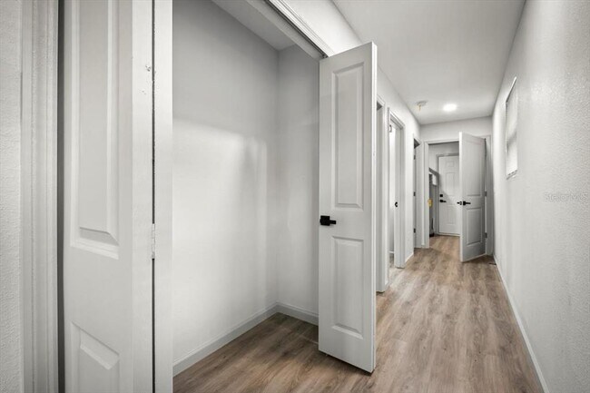 Building Photo - 1594 W 22nd St