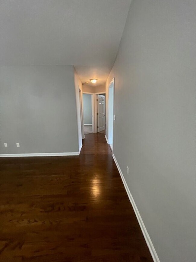 Building Photo - Maryville 37804 - 3 bedroom, 2 bath brick ...