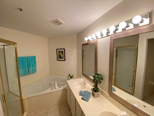 Building Photo - 2200 Arielle Dr