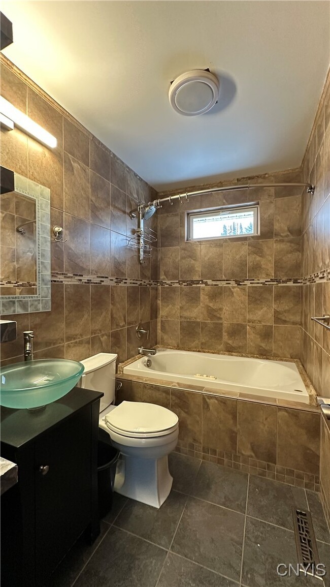 Building Photo - 80 Denton Ave