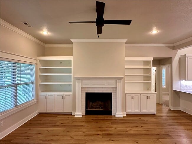 Building Photo - 2137 E Stanwyk Dr