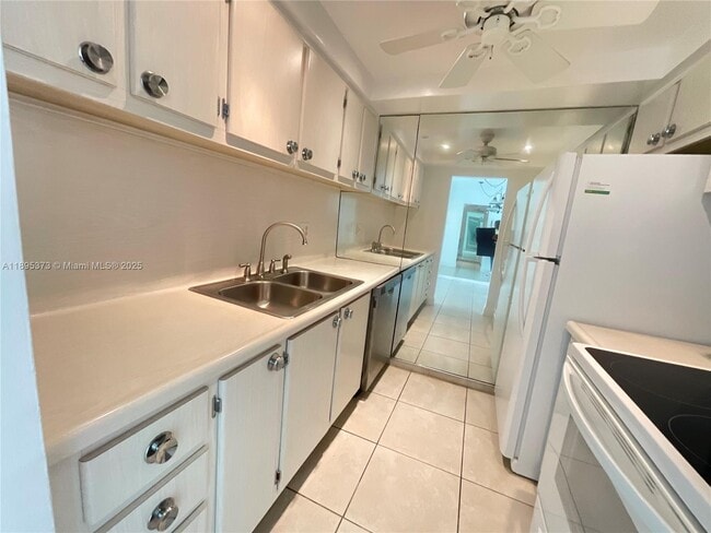Building Photo - 419 Golden Isles Dr