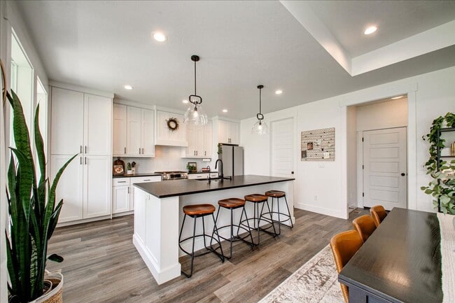Building Photo - Beautiful 4 Bedroom Home - Nampa