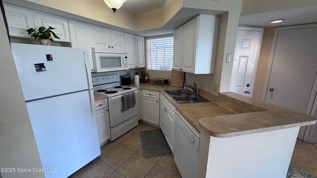 Building Photo - 1841 Island Club Dr