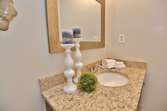 Building Photo - MUST SEE! Charming 3-Bedroom Townhome in Thoroughgood! 1-Car Attached Garage!