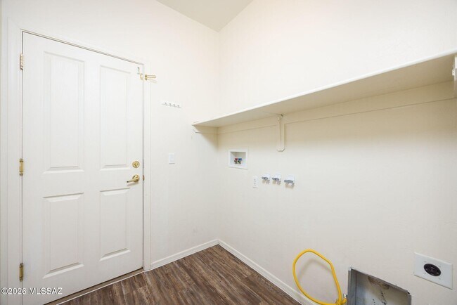 Building Photo - 8403 N Coyote View Ct