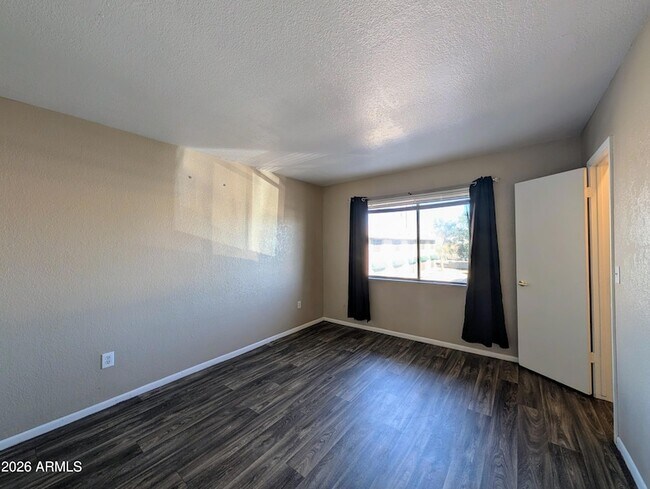 Building Photo - 9228 N 7th Ave