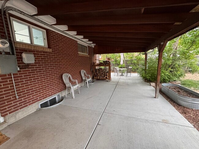 Building Photo - 10859 Murray Dr