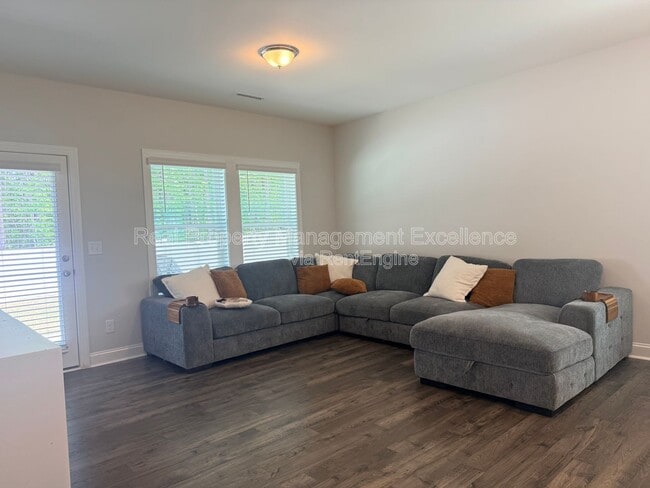 Building Photo - 540 Barrington Row Ave