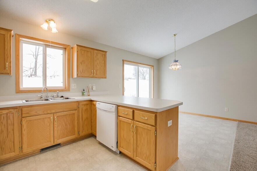 kitchen &amp; dining - 809 Quail Pkwy