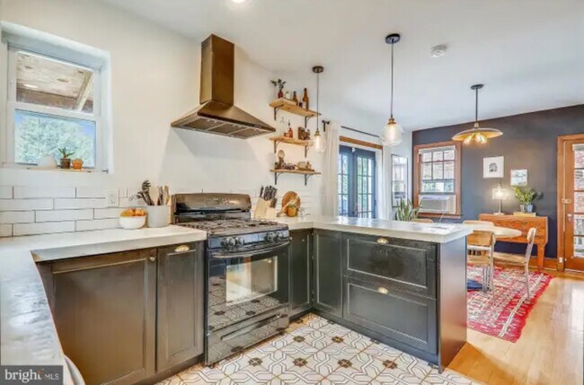 Building Photo - 1123 44th Pl SE