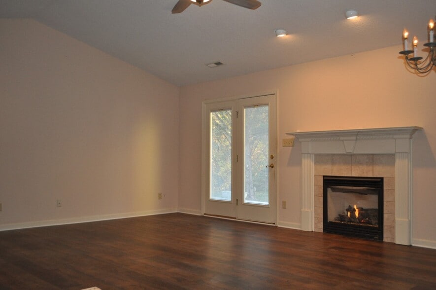 Building Photo - 601 Concord Villas Way