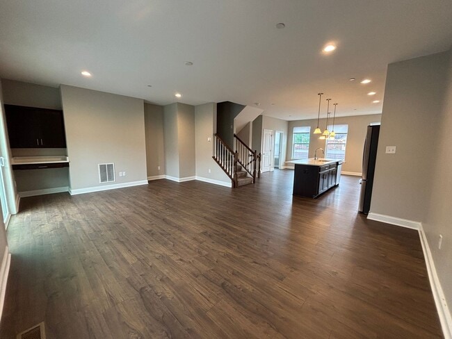 Building Photo - Beautiful Townhome in Cannosburg!