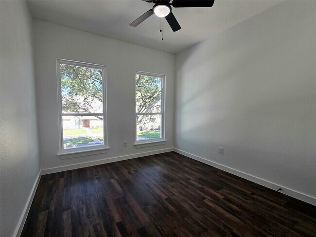 Building Photo - 14811 Wallach Dr