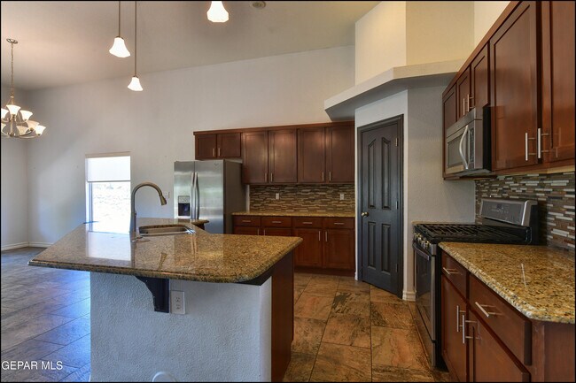 Building Photo - 5649 Valley Maple Dr