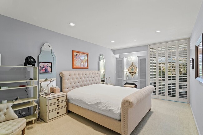 Building Photo - 200 N Swall Dr