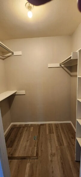 Building Photo - 17000 E Ford Dr