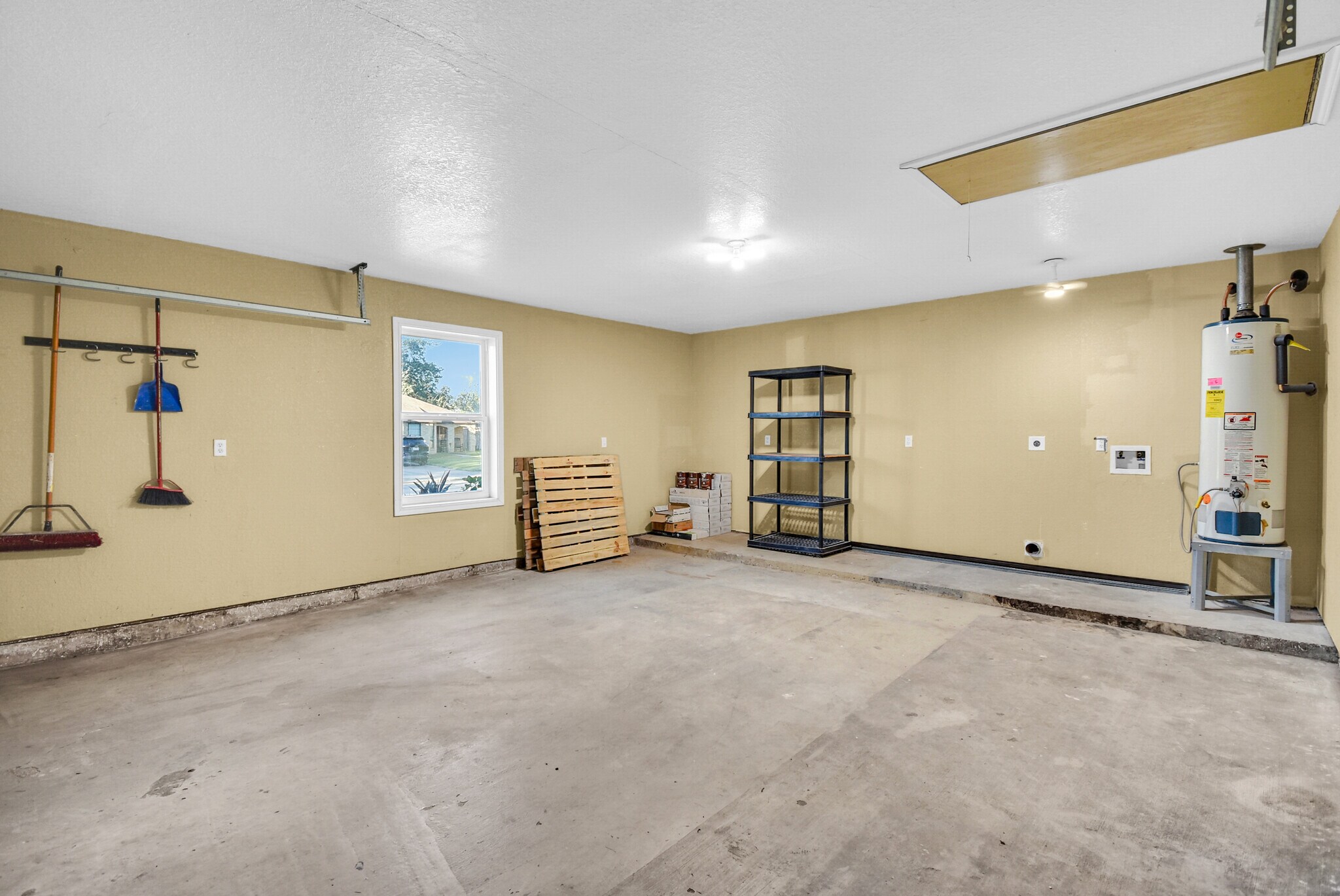 Building Photo - 1236 Sagebrush St