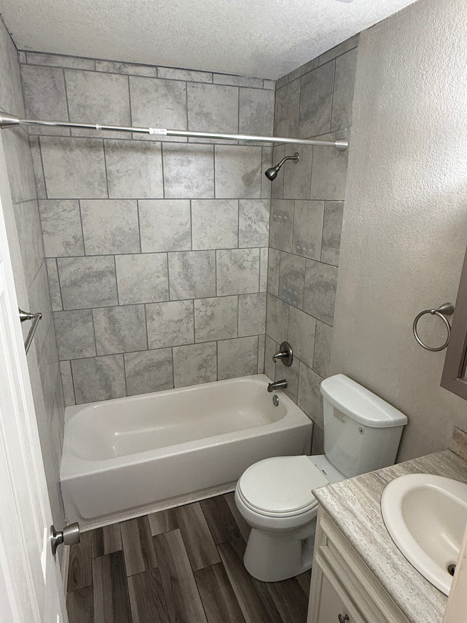 Building Photo - 819 Hardy Springs Cir