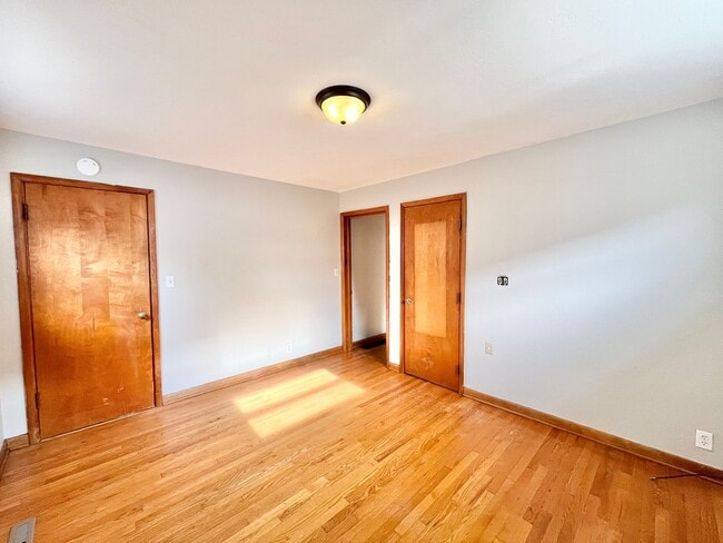 Building Photo - Cozy 2 Bedrm/1 Bath Home in Dunbar! Covered Front Porch. Double Pane Windows.