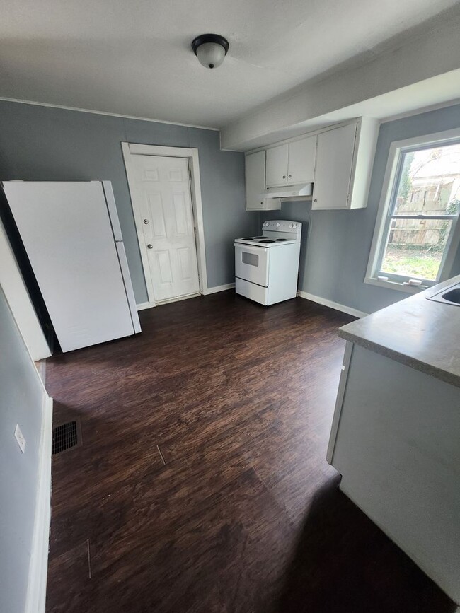 Building Photo - 3 bedroom single family home