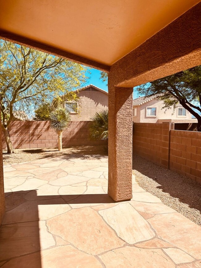 Building Photo - RANCHO DEL LAGO - 3 Bedroom 2 Bath - Priced Right!