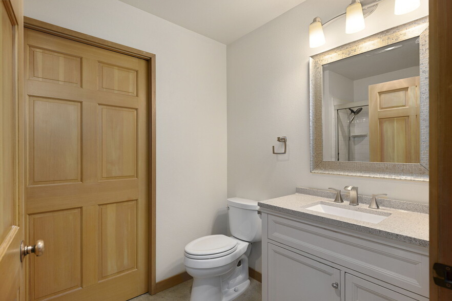 Main floor full bathroom. - 1123 Cherry Ave NE