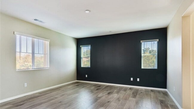Building Photo - 4959 Camarillo Ln